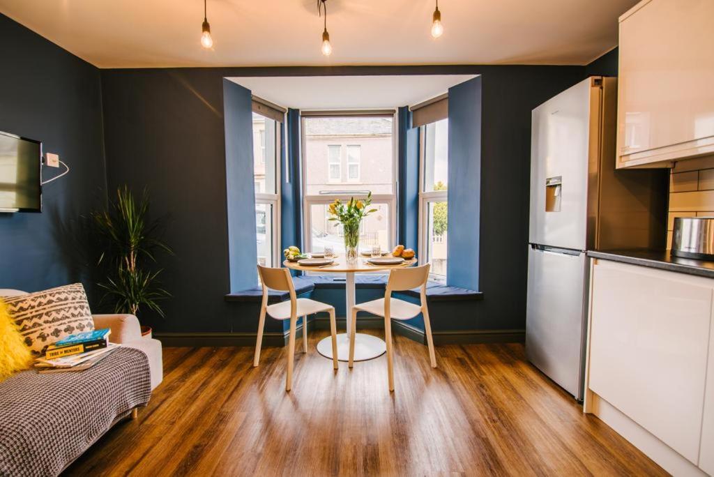 Quiet Location - 3 Bedroom Family House With 3 Shower Room - 2 Parking Spaces 普里茅斯 外观 照片