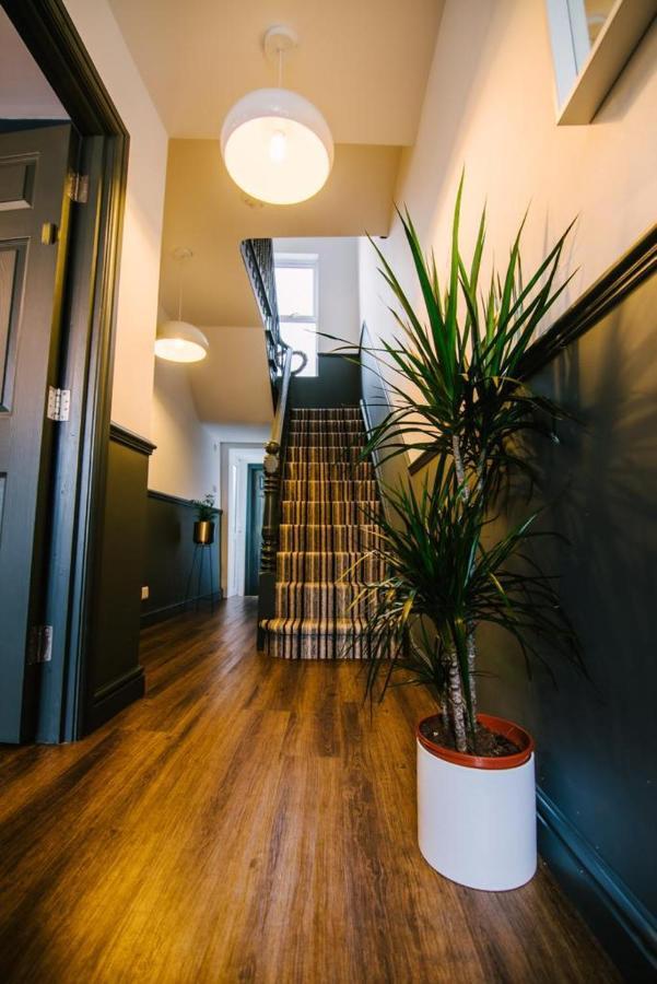 Quiet Location - 3 Bedroom Family House With 3 Shower Room - 2 Parking Spaces 普里茅斯 外观 照片
